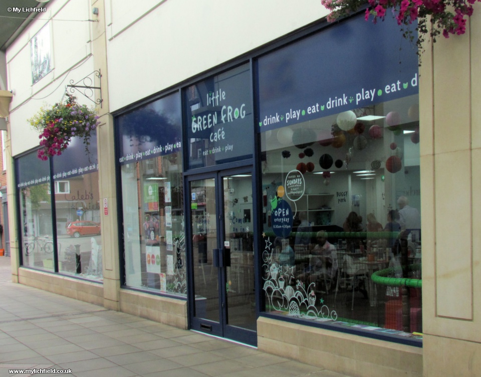 5 Little Green Frog CafÃ©